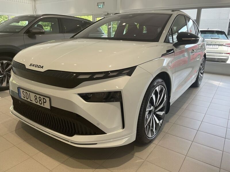 Vit Ny 2026 Skoda Enyaq iV SportLine SUV | 674 800 kr (Dyr) - Bild 1/4