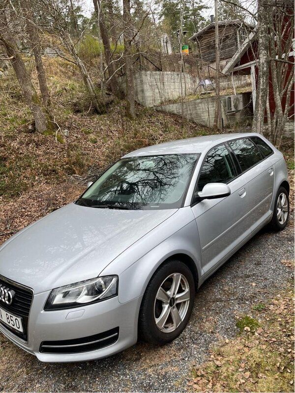 Silver Begagnad 2012 Audi A3 Sportback Attraction Halvkombi | 87 000 kr (Marknadspris) - Bild 1/4