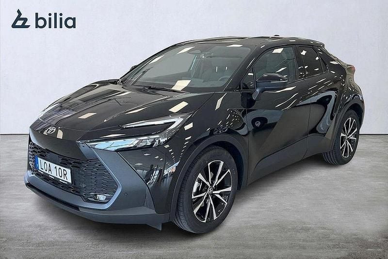 Svart Ny 2024 Toyota C-HR Style SUV | 364 900 kr (Marknadspris) - Bild 1/3