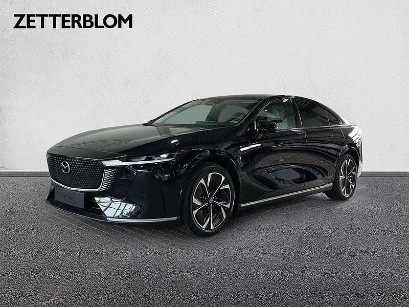 Jet black mica (41w) Ny 2025 Mazda 6e Takumi-Line Sedan | 508 400 kr - Bild 1/4