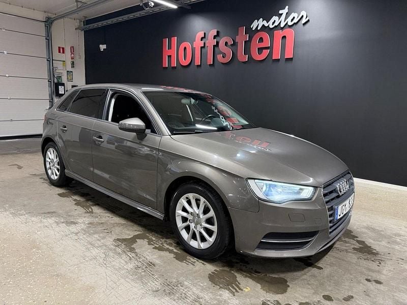 Begagnad Audi A3 Sportback Attraction 110 HK (80 kW) 2013 Grå Halvkombi