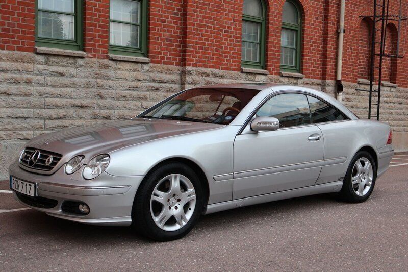 Ljusgrå Begagnad 2002 Mercedes CL500 Sportkupé | 109 900 kr - Bild 1/4