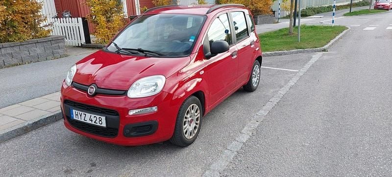 Röd Begagnad 2013 Fiat Panda Easy Halvkombi | 44 000 kr - Bild 1/4