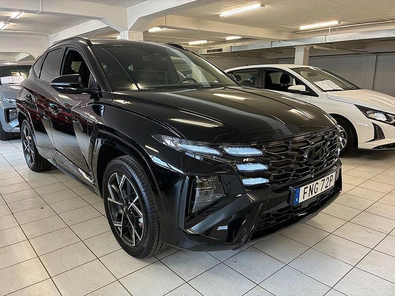 Svart Ny 2024 Hyundai Tucson Advanced SUV | 449 900 kr (Bra pris) - Bild 1/4