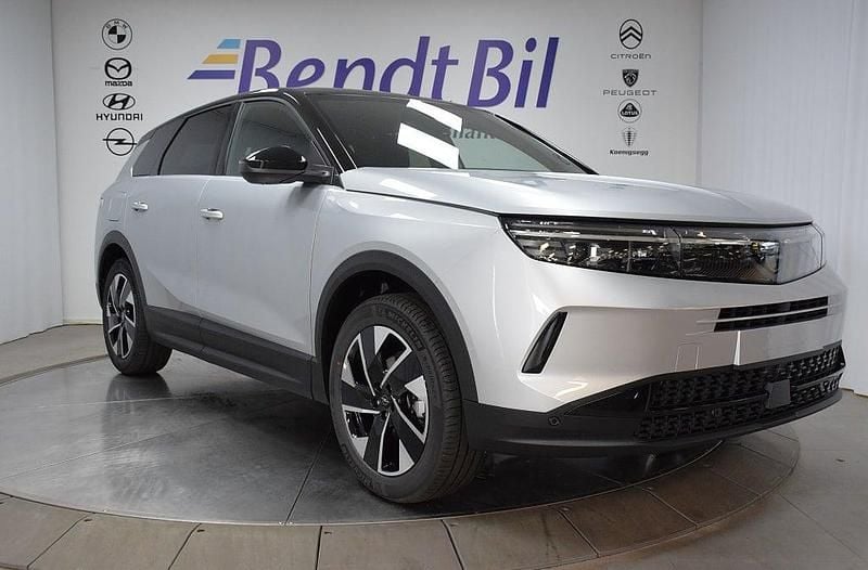 Grå Ny 2025 Opel Grandland X SUV | 398 400 kr (Marknadspris) - Bild 1/3
