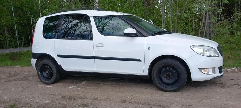 Vit Begagnad 2012 Skoda Roomster Kombi | 35 000 kr (Bra pris) - Bild 1/4