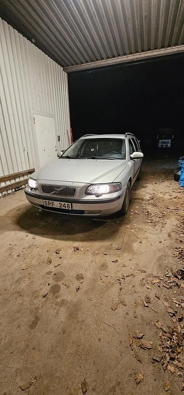 Begagnad 2001 Volvo V70 Kombi | 18 000 kr (Marknadspris) - Bild 1/4