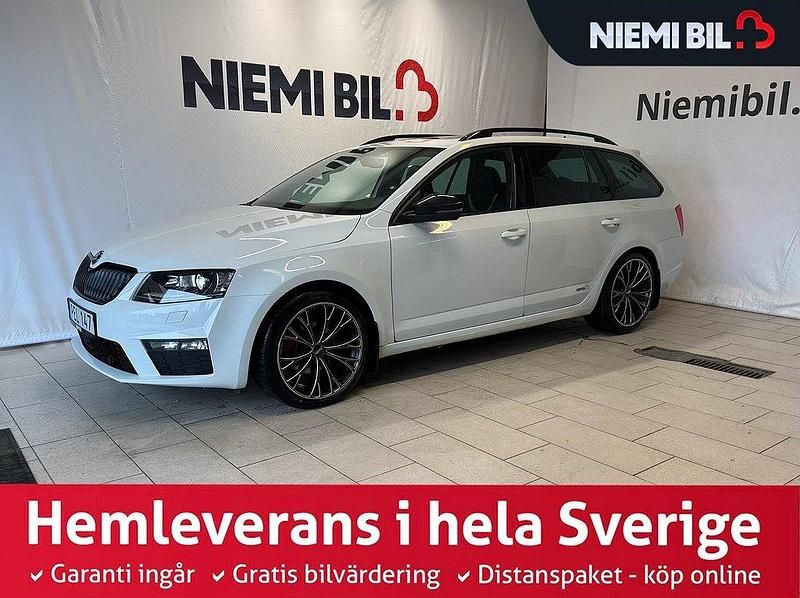 Vit Begagnad 2017 Skoda Octavia RS Kombi | 169 900 kr (Marknadspris) - Bild 1/3
