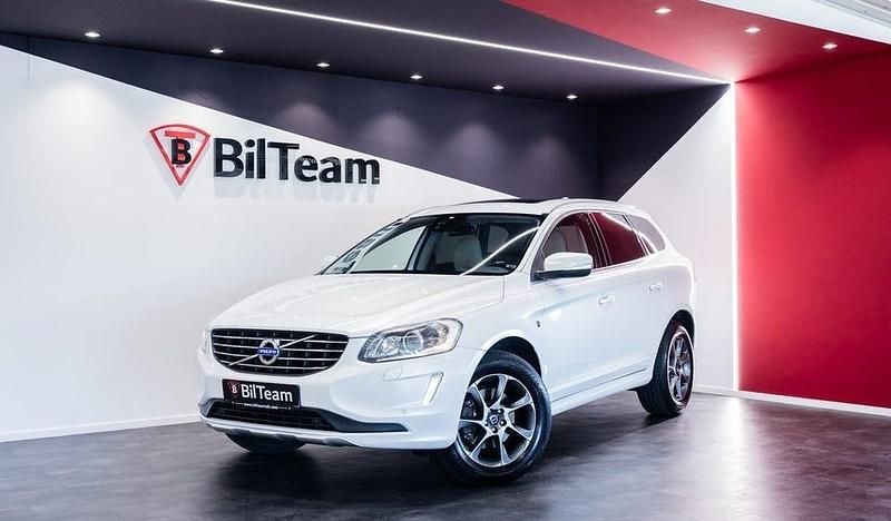 Begagnad Volvo XC60 Ocean Race 215 HK (158 kW) 2014 Vit SUV