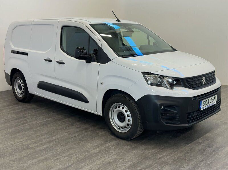 Vit Begagnad 2023 Peugeot E-Partner Minibuss | 239 000 kr - Bild 1/4