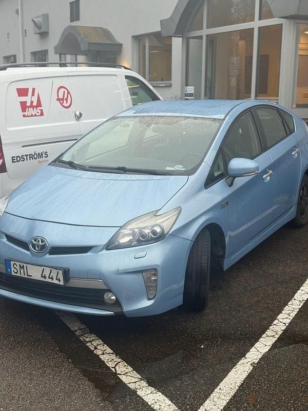 Begagnad Toyota Prius Plug-in Hybrid 136 HK (100 kW) 2012 Halvkombi
