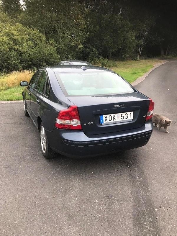 Blå Begagnad 2006 Volvo S40 Kinetic Sedan | 23 500 kr (Bra pris) - Bild 1/3