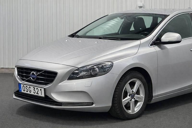 Begagnad Volvo V40 116 HK (85 kW) 2014 Silver Halvkombi