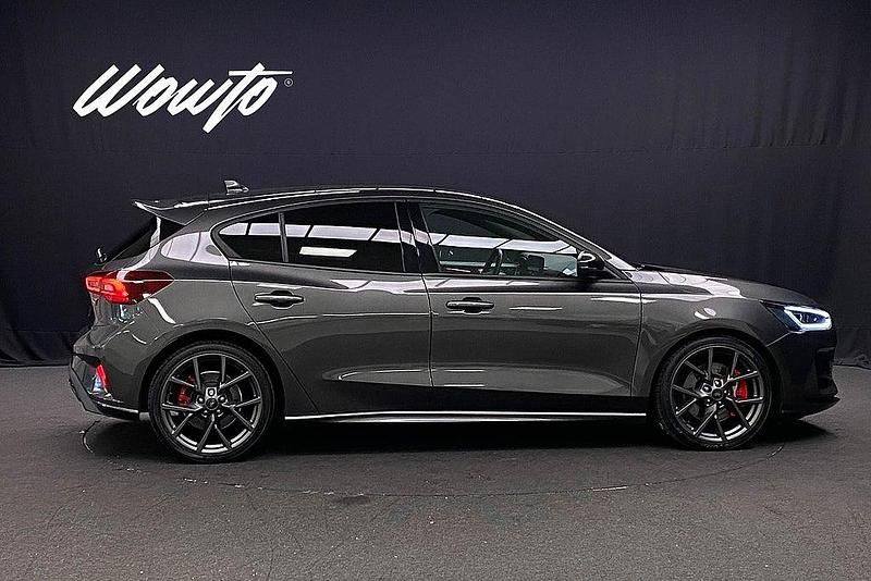 Begagnad Ford Focus ST 280 HK (205 kW) 2023 Grå Halvkombi