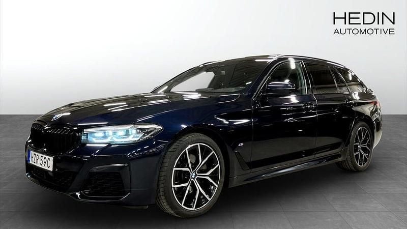 Svart Begagnad 2021 BMW 520 M Sport Kombi | 259 900 kr (Bra pris) - Bild 1/4