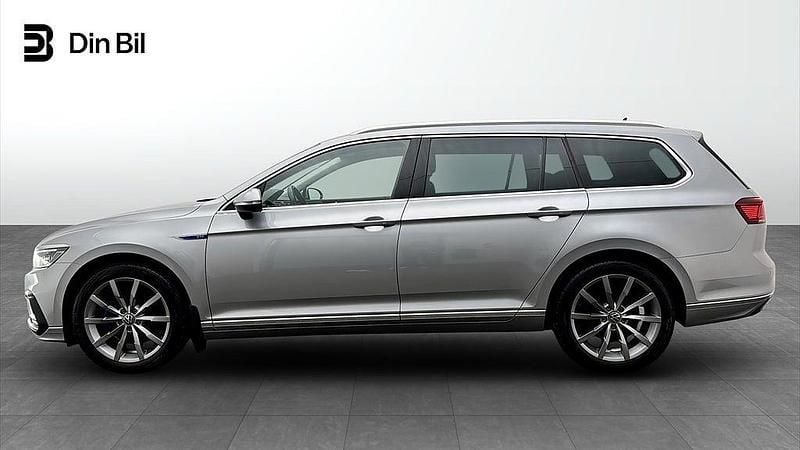 Begagnad VW Passat Executive 156 HK (114 kW) 2023 Pyrit silver metallic Kombi