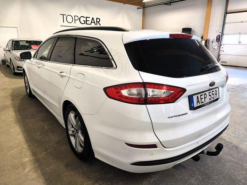 Begagnad Ford Mondeo Trend 160 HK (117 kW) 2016 Vit Kombi