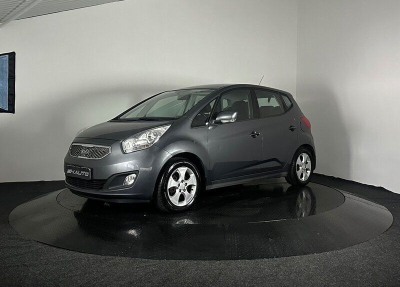 Grå Begagnad 2011 Kia Venga Comfort Halvkombi | 49 900 kr (Marknadspris) - Bild 1/4