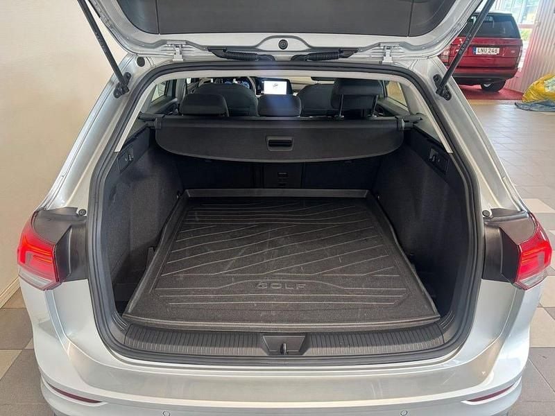 Begagnad VW Golf VIII 131 HK (96 kW) 2022 Silver Kombi