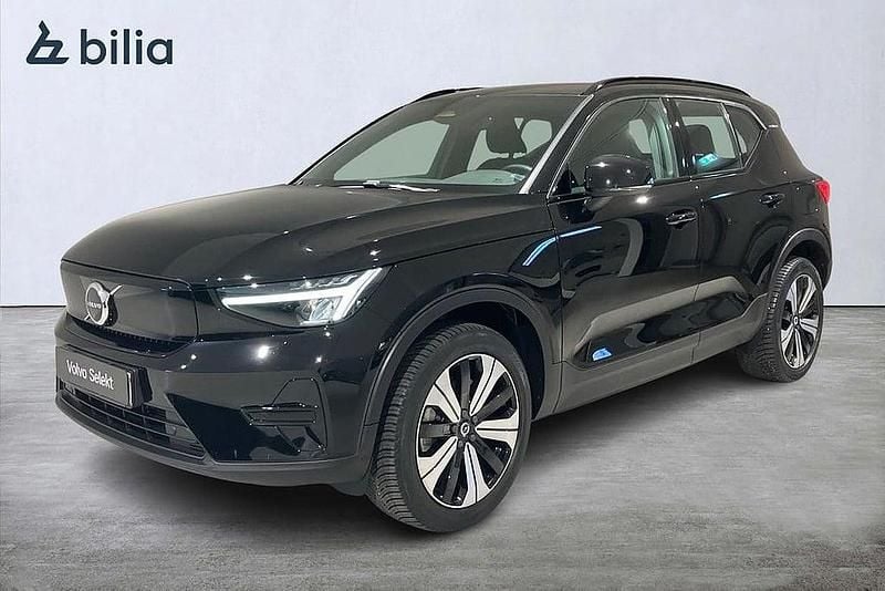 Svart Begagnad 2022 Volvo XC40 Core SUV | 299 000 kr (Superpris) - Bild 1/3