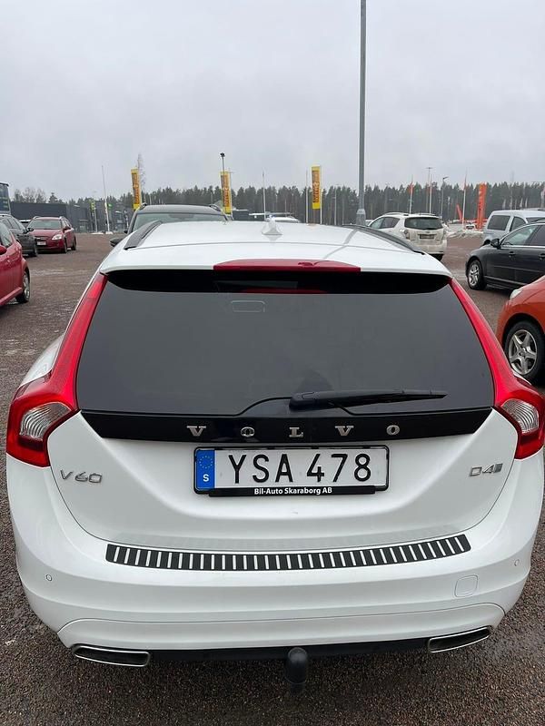 Begagnad 2018 Volvo V60 Kombi | 145 000 kr - Bild 1/3