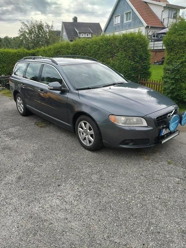 Grå Begagnad 2010 Volvo V70 Momentum Kombi | 58 000 kr (Bra pris) - Bild 1/4