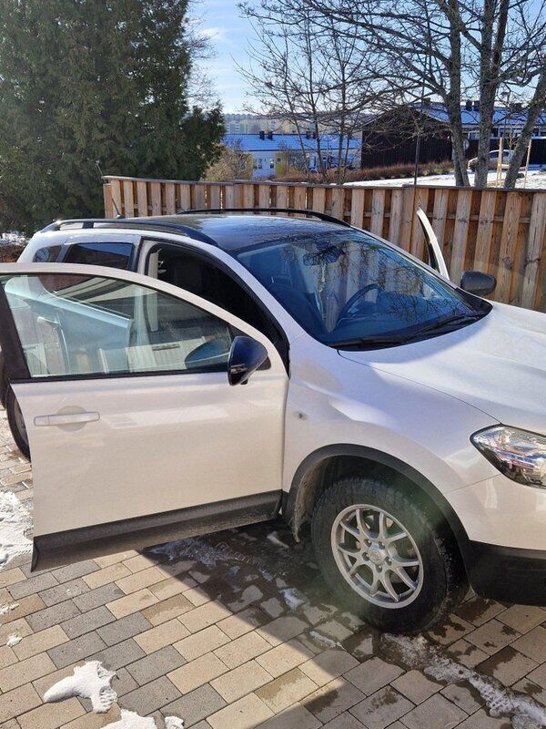 Vit Begagnad 2014 Nissan Qashqai SUV | 75 000 kr (Superpris) - Bild 1/4