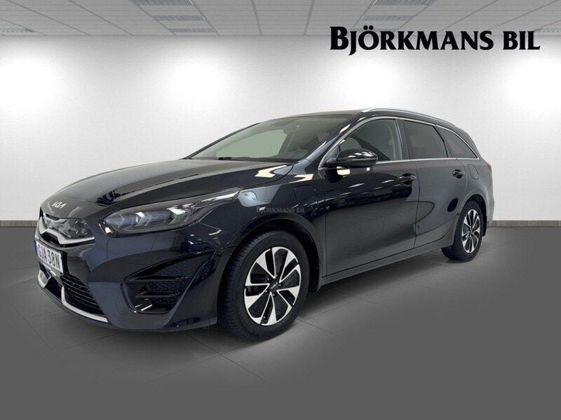 Svart (/1k/ black pearl m) Begagnad 2022 Kia Ceed Sportswagon Advance Kombi | 239 900 kr (Marknadspris) - Bild 1/4