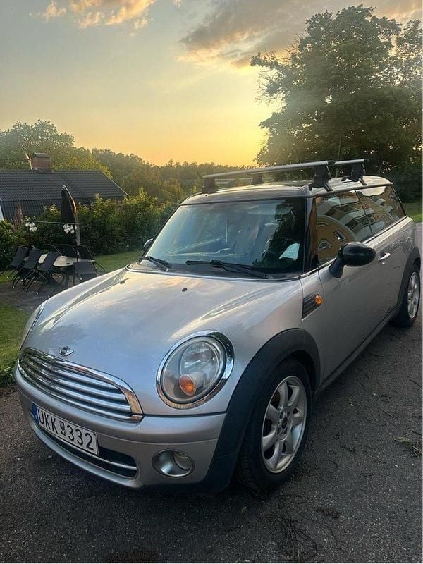 Grå Begagnad 2009 Mini Cooper D Clubman Kombi | 50 000 kr (Marknadspris) - Bild 1/4