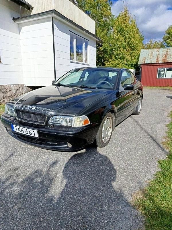 Svart Begagnad 2001 Volvo C70 Sportkupé | 19 000 kr (Superpris) - Bild 1/4