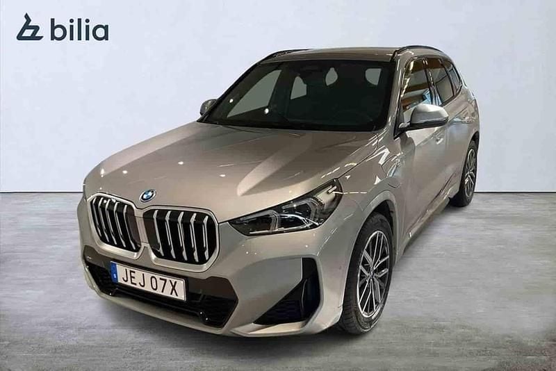 Grå Begagnad 2025 BMW X1 Comfort Edition SUV | 599 000 kr - Bild 1/1