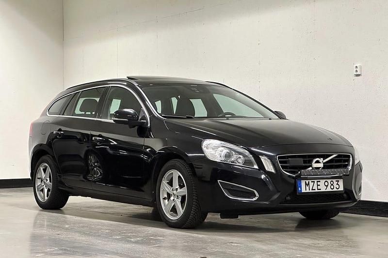 Begagnad Volvo V60 Momentum 163 HK (119 kW) 2012 Svart Kombi