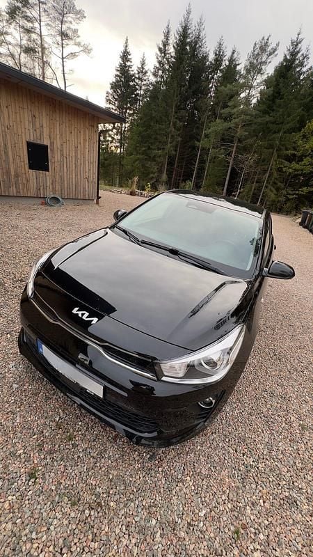 Begagnad 2022 Kia Rio Halvkombi | 165 000 kr (Marknadspris) - Bild 1/4