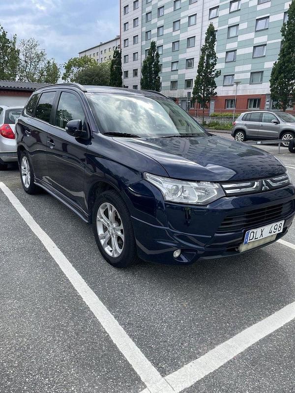 Blå Begagnad 2013 Mitsubishi Outlander SUV | 87 000 kr (Marknadspris) - Bild 1/4