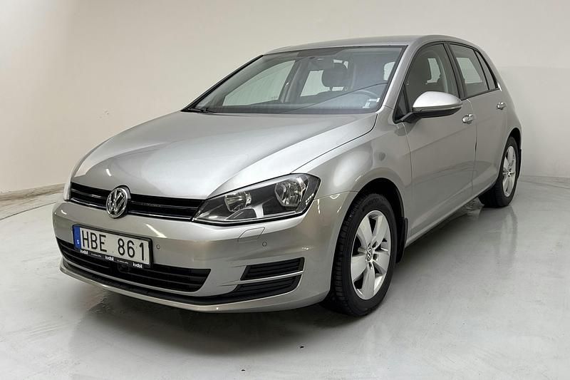 Silver Begagnad 2013 VW Golf VII | 100 000 kr (Marknadspris) - Bild 1/4