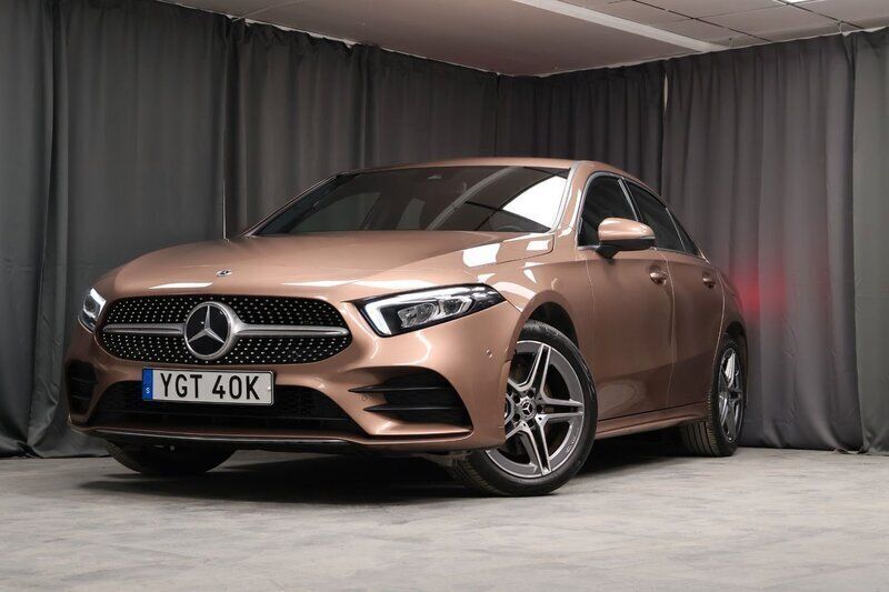 Ljusbrun Begagnad 2022 Mercedes A250 AMG Sedan | 339 000 kr (Marknadspris) - Bild 1/4