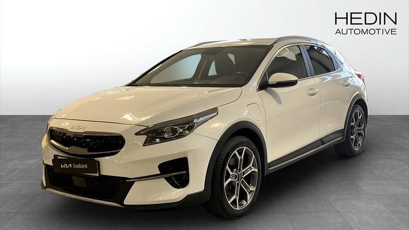 Vit (white) Begagnad 2022 Kia XCeed Advance SUV | 249 000 kr (Marknadspris) - Bild 1/4