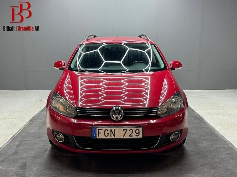 Röd Begagnad 2010 VW Golf VI Halvkombi | 54 900 kr (Marknadspris) - Bild 1/4