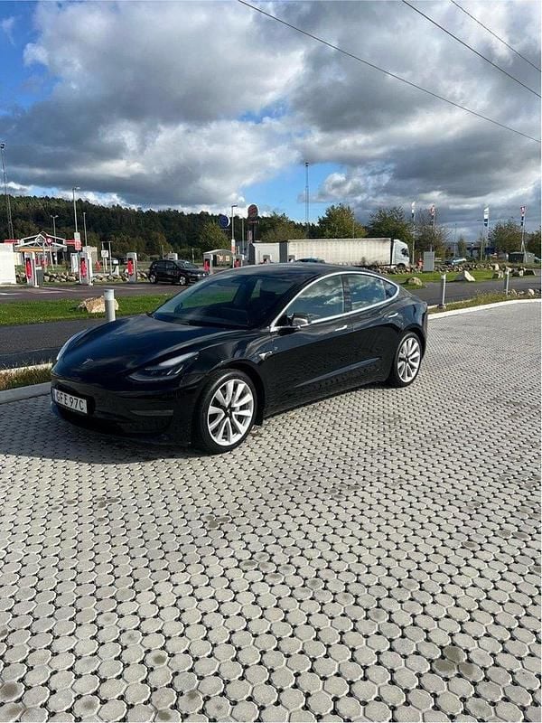 Svart Begagnad 2019 Tesla Model 3 Long Range AWD Sedan | 215 000 kr (Marknadspris) - Bild 1/4
