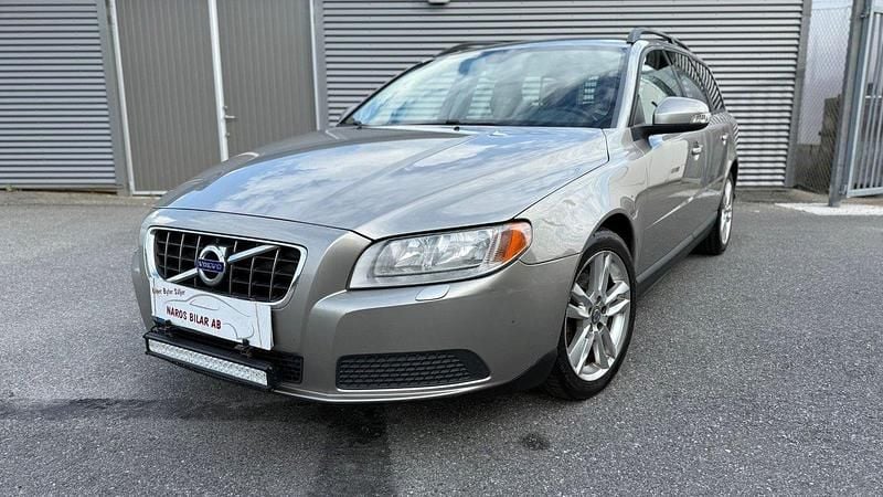 Ljusbrun (brun) Begagnad 2010 Volvo V70 Drive Kinetic Kombi | 48 900 kr (Marknadspris) - Bild 1/4