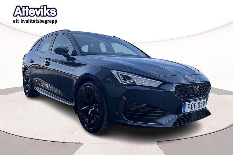Grå Begagnad 2024 Cupra Leon Kombi | 339 900 kr (Marknadspris) - Bild 1/4