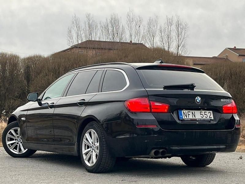 Begagnad BMW 520 184 HK (135 kW) 2012 Svart Kombi