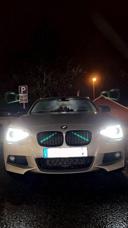 Silver Begagnad 2012 BMW 120 Sport Line Halvkombi | 95 000 kr (Bra pris) - Bild 1/4