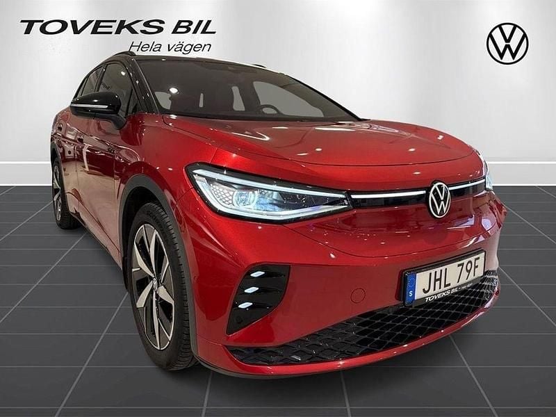 Mörkröd (kings red metallic black) Begagnad 2023 VW ID.4 GTX SUV | 384 900 kr (Marknadspris) - Bild 1/4