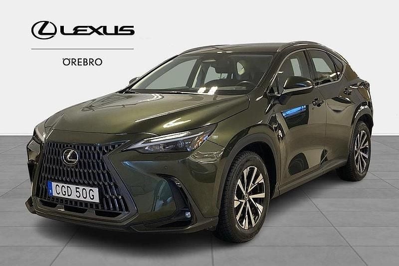 Grön Begagnad 2023 Lexus NX350h Business Edition SUV | 449 900 kr (Bra pris) - Bild 1/4