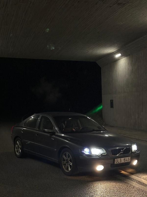 Begagnad 2004 Volvo S60 Sedan | 14 500 kr (Superpris) - Bild 1/4