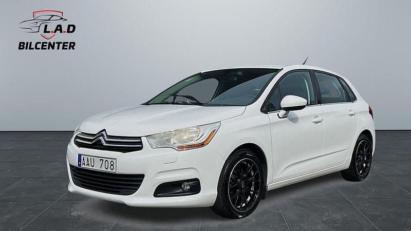 Vit Begagnad 2012 Citroën C4 Halvkombi | 64 900 kr (Marknadspris) - Bild 1/4