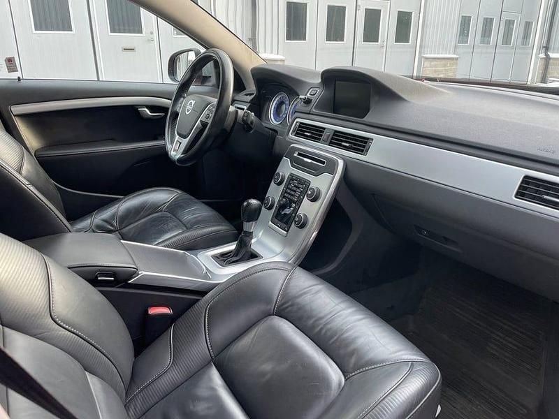 Begagnad Volvo V70 R-Design 116 HK (85 kW) 2012 Röd Kombi