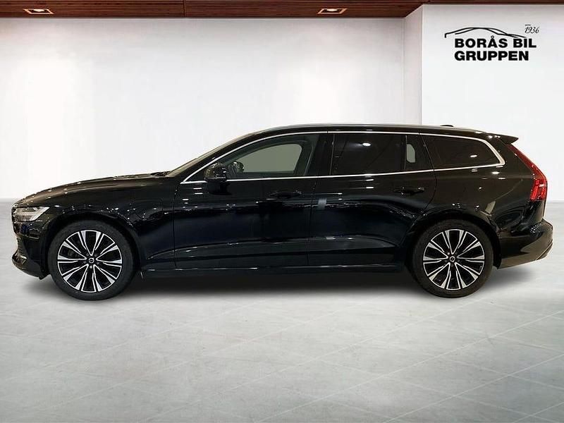Begagnad Volvo V60 Core 355 HK (261 kW) 2023 Svart Kombi