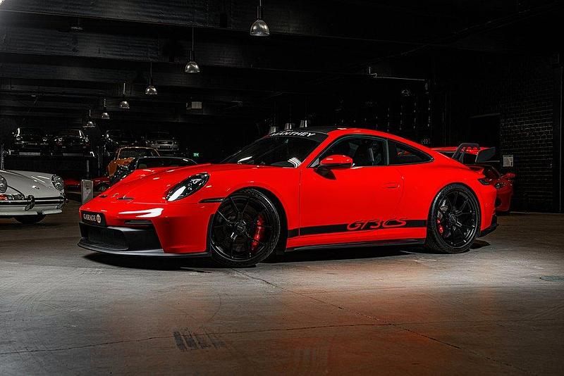 Begagnad Porsche 992 510 HK (375 kW) 2022 Röd